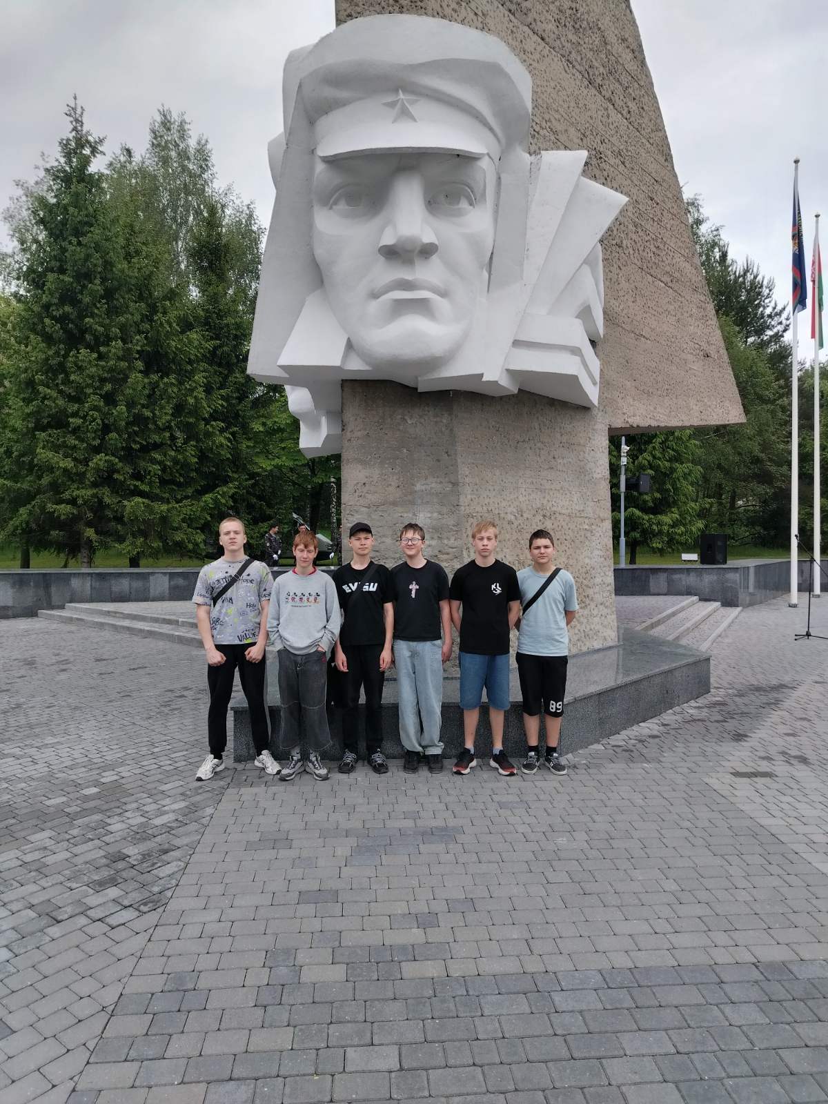 ЛТО посещает мемориал