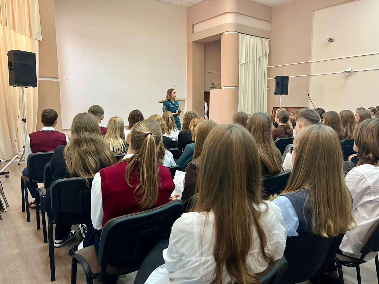В рамках дней комплектования с 4 по 5 сентября работники МЧС проводят профориентационные беседы с 11 классами.