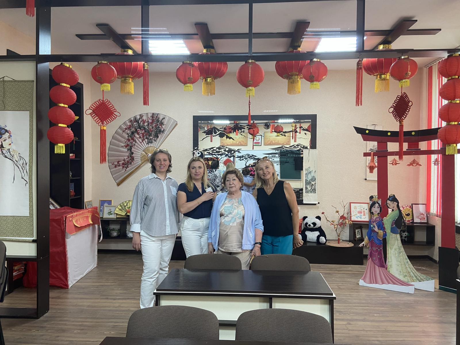 Гимназия встречала гостей