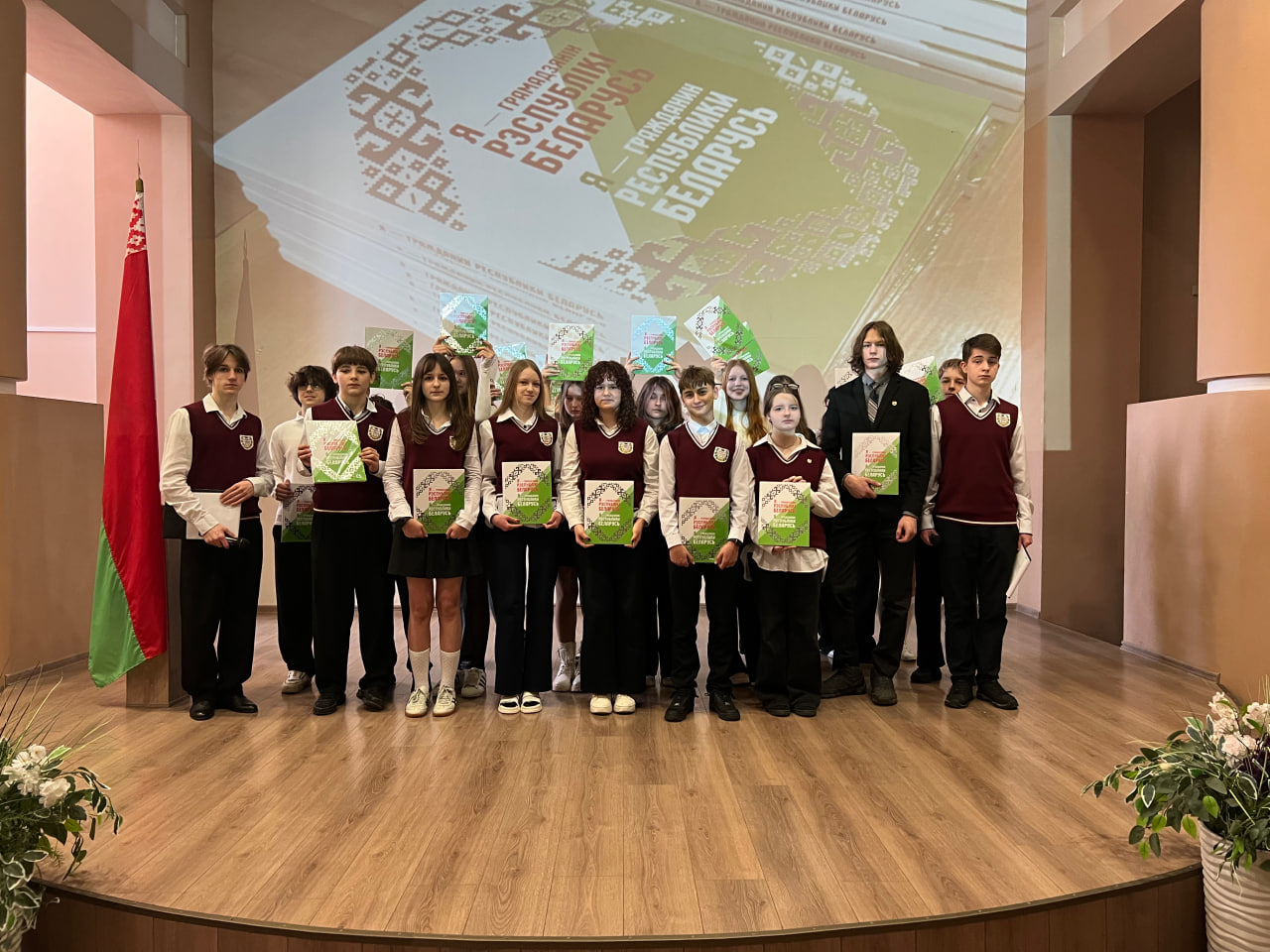 На торжественной линейке, посвященной Дню Конституции Республики Беларусь