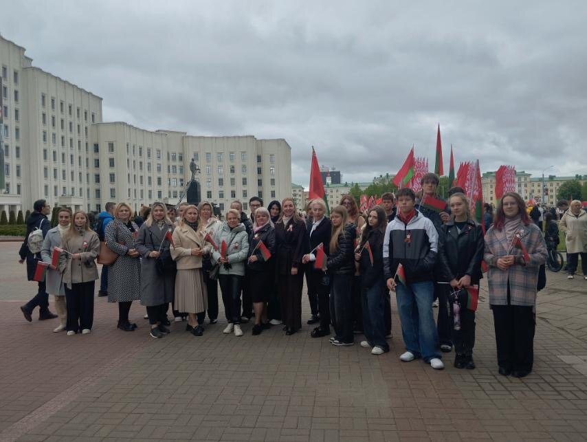🇧🇾 10 мая делегация нашей гимназии приняла участие в торжественной церемонии чествования государственных символов Республики Беларусь – Флага, Герба и Гимна.