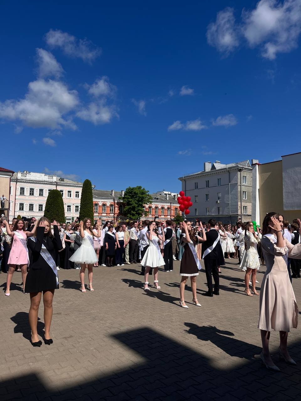 Сегодня в нашей гимназии прозвучал «Звонок из детства»! 🕊️