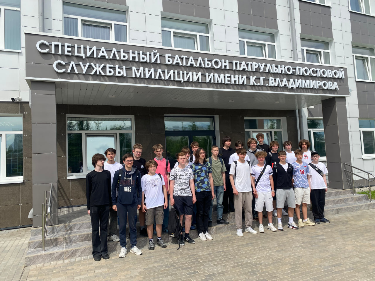 Учащиеся 10-х классов посетили базу специального батальона патрульно-постовой службы милиции им. К. Г. Владимирова