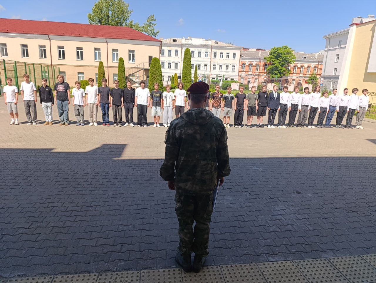 мотр песни и строя показал: наша гимназическая выправка — на высоте!